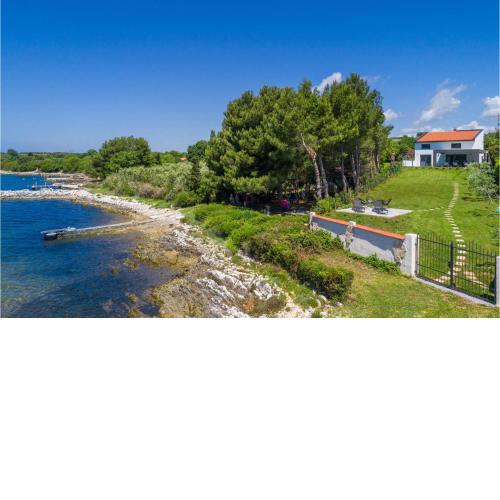 Stunning Home In Medulin With 3 Bedrooms, Private Swimming Pool And Outdoor Swimming Pool