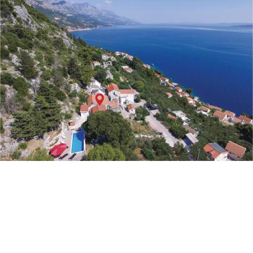 Stunning Home In Pisak With 3 Bedrooms, Private Swimming Pool And Wifi