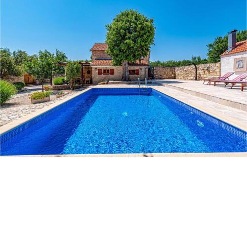 Stunning Home In Pridraga With 3 Bedrooms, Wifi And Heated Swimming Pool