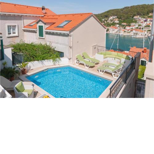 Stunning Home In Pucisca With 7 Bedrooms, Outdoor Swimming Pool And Heated Swimming Pool