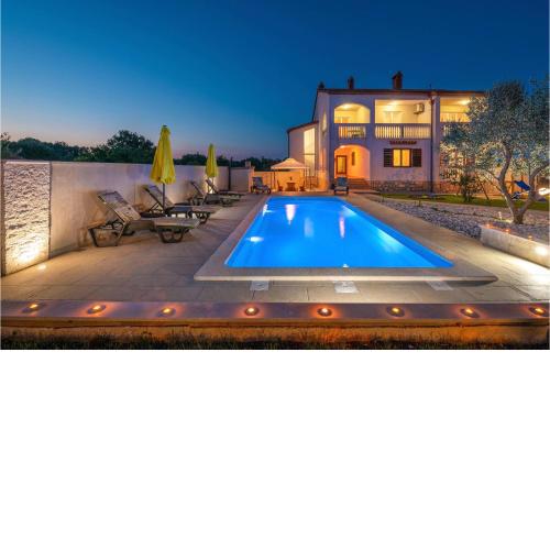 Stunning home in Pula w/ Outdoor swimming pool, WiFi and 4 Bedrooms