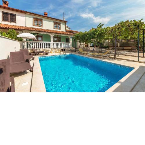 Stunning home in Pula with 4 Bedrooms, WiFi and Outdoor swimming pool