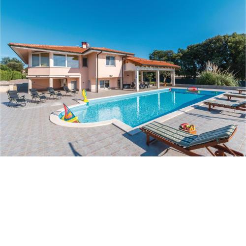 Stunning home in Pula with 4 Bedrooms, WiFi and Outdoor swimming pool