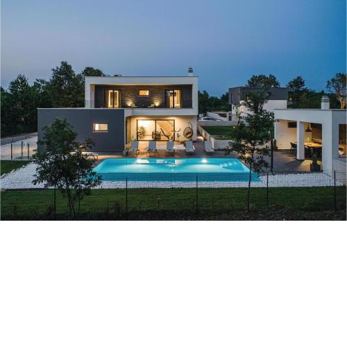 Stunning home in Sivati with Jacuzzi, WiFi and Outdoor swimming pool
