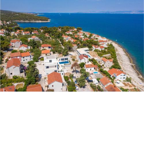 Stunning home in Splitska w/ Outdoor swimming pool and 3 Bedrooms
