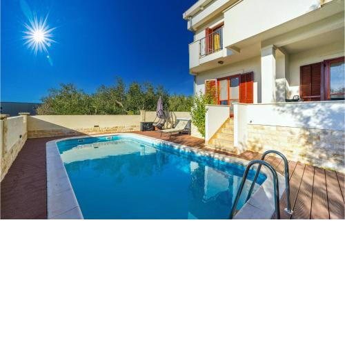 Stunning Home In Sv,filip I Jakov With Jacuzzi, Wifi And Heated Swimming Pool