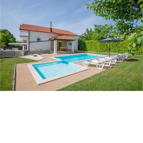 Stunning home in Vinjani Donji with 4 Bedrooms, WiFi and Outdoor swimming pool