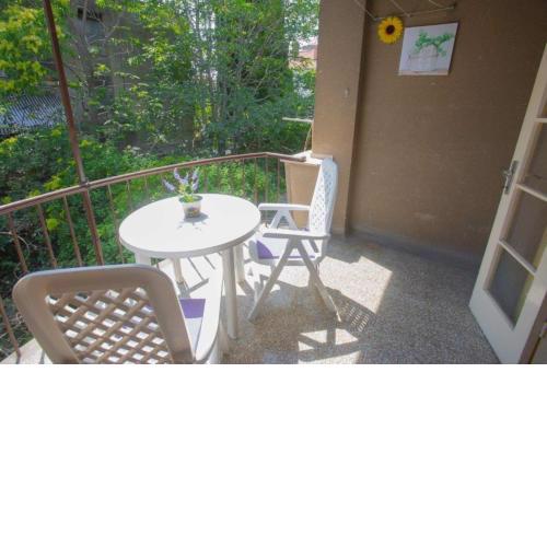 Sunny apartment with free private parking