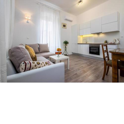 Superb Location Apartment