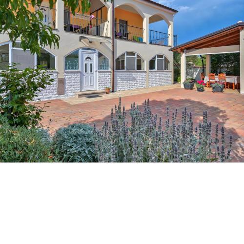 Teuta Apartments - a beach and a sea view