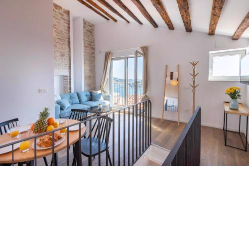 The Sea View Old Town Rovinj Apartment by Irundo