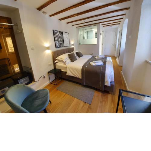 THE SUITES at central Split