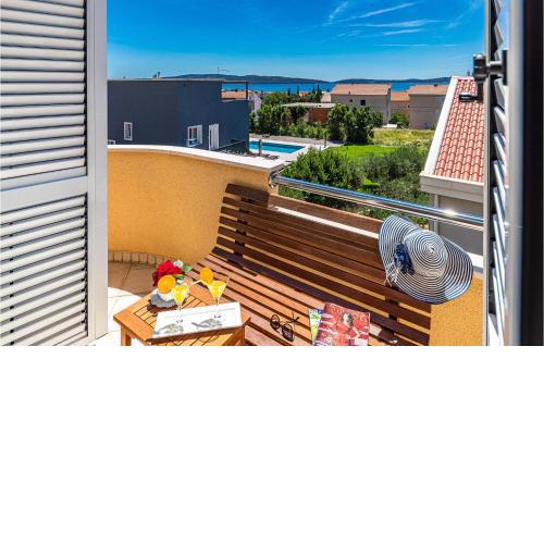 Three-Bedroom Apartment in Kastel Kambelovac