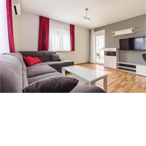 Three-Bedroom Apartment in Medulin