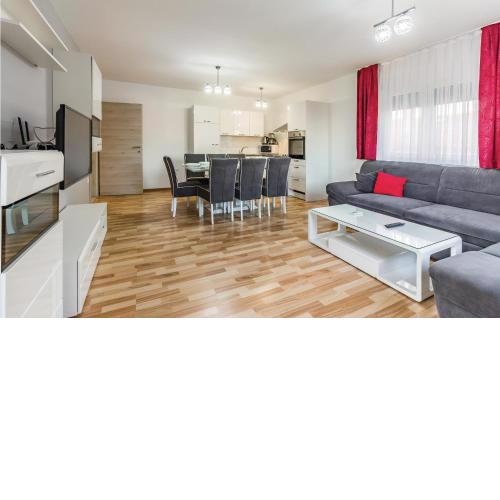 Three-Bedroom Apartment in Medulin