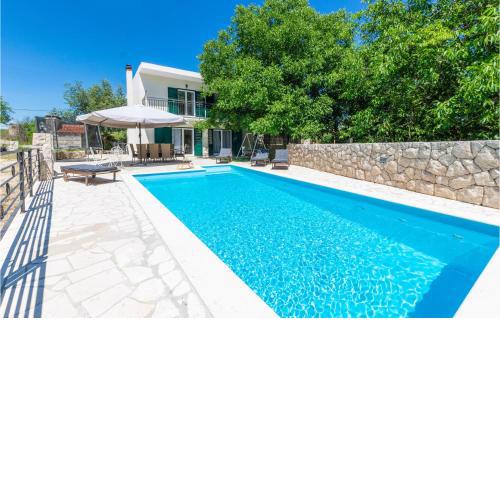 Three-Bedroom Holiday Home in Donji Dolac