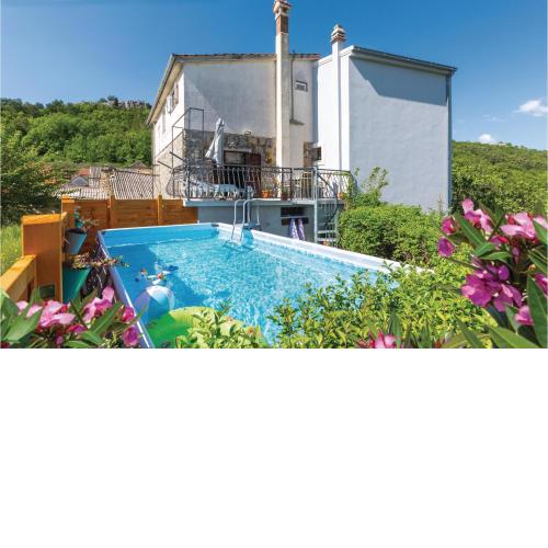 Three-Bedroom Holiday Home in Gata/Zvecanje