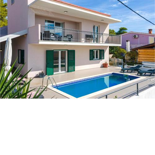 Three-Bedroom Holiday Home in Nova