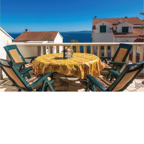 Three-Bedroom Holiday Home in Okrug Gornji
