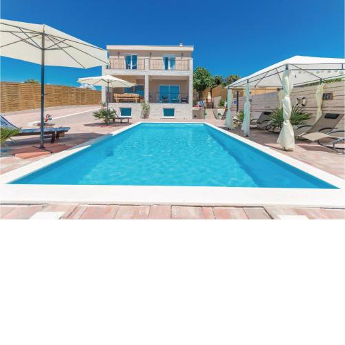 Three-Bedroom Holiday Home in Pakostane