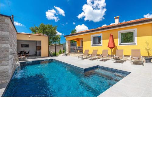 Three-Bedroom Holiday Home in Porec