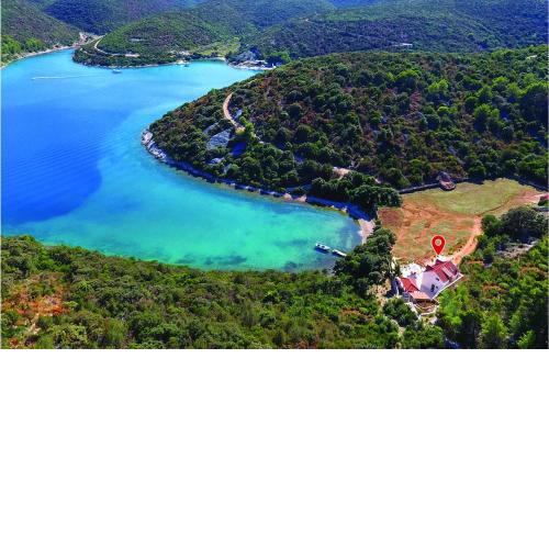 Three-Bedroom Holiday Home in Pucisca