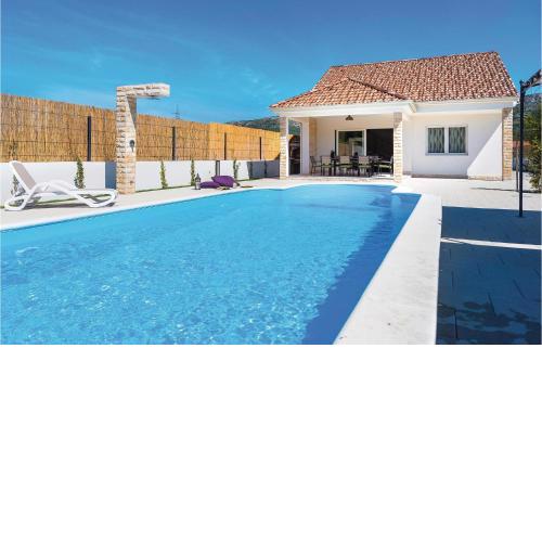 Three-Bedroom Holiday Home in Sibenik