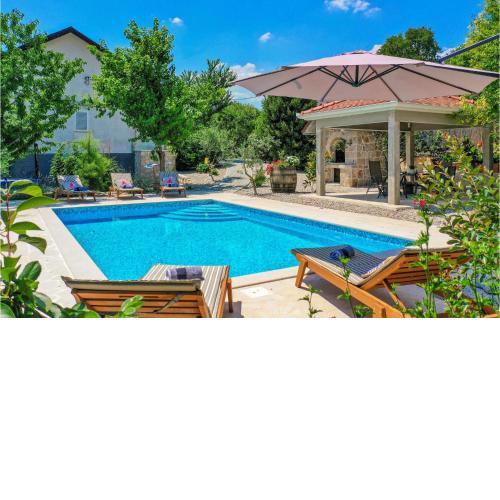 Three-Bedroom Holiday Home in Sumet