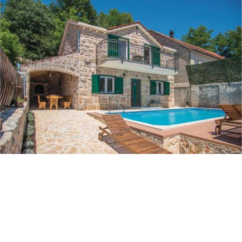 Three-Bedroom Holiday Home in Sumet
