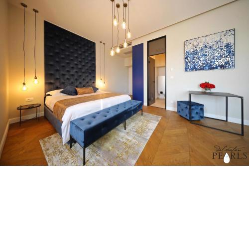 Three Pearls Deluxe Rooms
