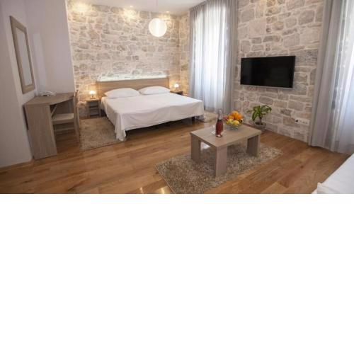 Tifani Luxury Rooms 2