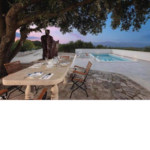 Traditionelle Familien Villa mit Gartengrill und Pool, frei Parking