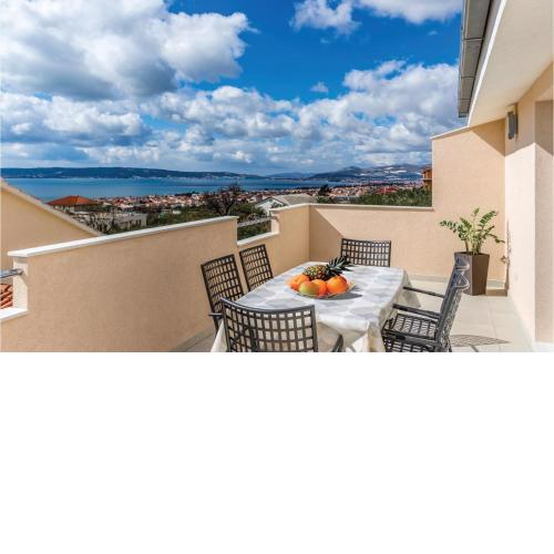 Two-Bedroom Apartment in Kastel Gomilica