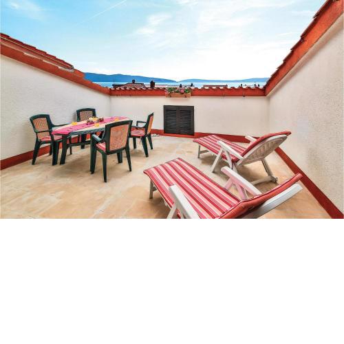 Two-Bedroom Apartment in Kastel Kambelovac