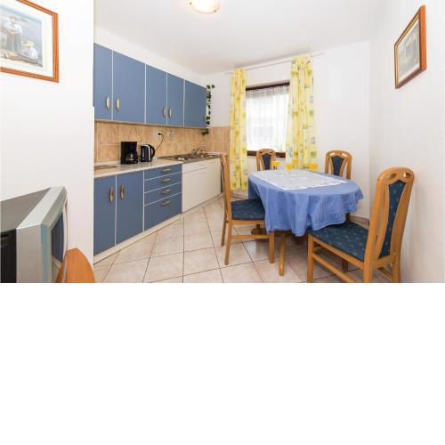 Two-Bedroom Apartment in Kastel Kambelovac