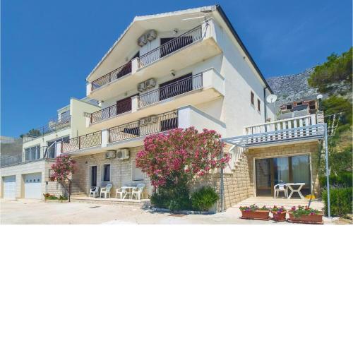 Two-Bedroom Apartment in Lokva Rogoznica