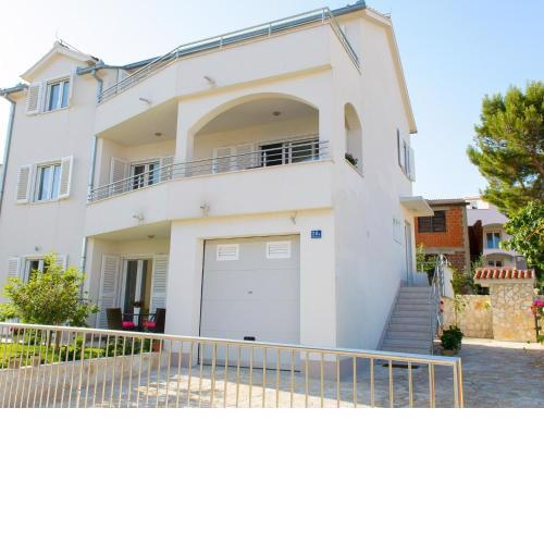 Two-Bedroom Apartment in Okrug Gornji II