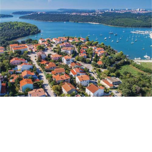 Two-Bedroom Apartment in Pula