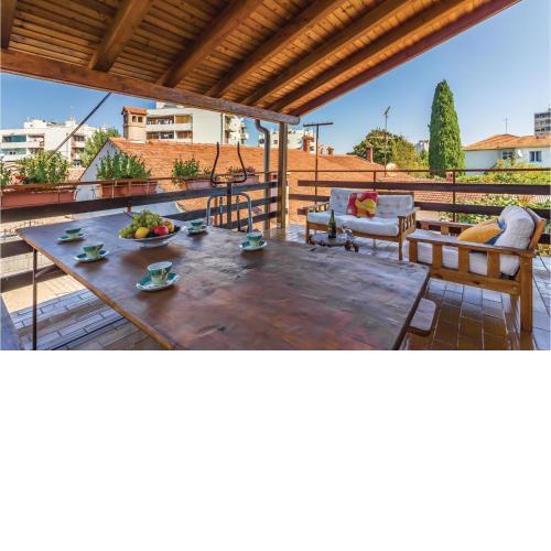 Two-Bedroom Apartment in Pula