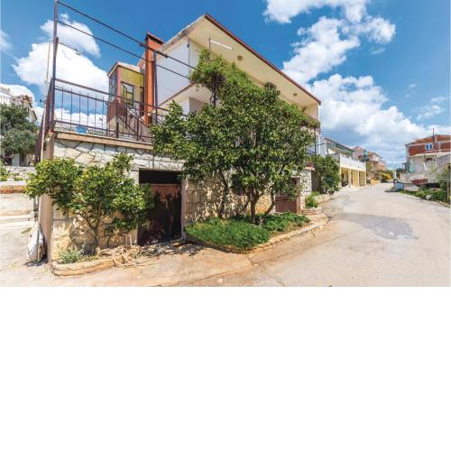 Two-Bedroom Apartment in Seget Vranjica