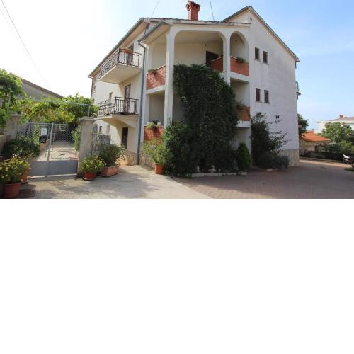 Two-Bedroom Apartment Malinska near Sea