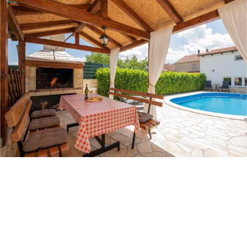 Two-Bedroom Holiday Home in Imotski