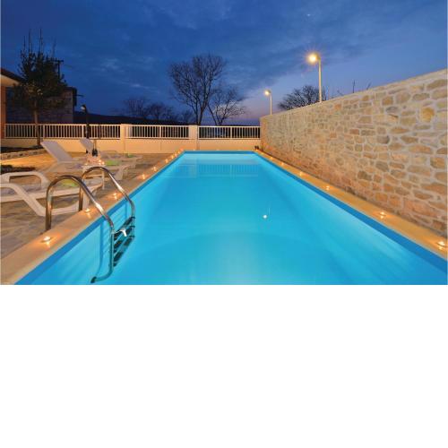 Two-Bedroom Holiday home Krusevo with an Outdoor Swimming Pool 04