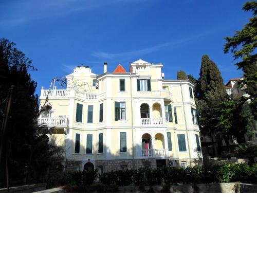 Two-bedrooms apartment with balcony and sea view,near Old town