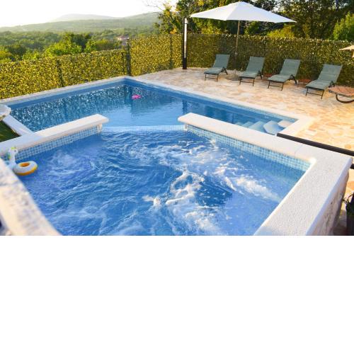 Vacation house with pool