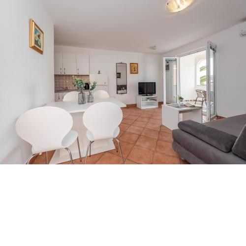 Vesna 1 city central apartment