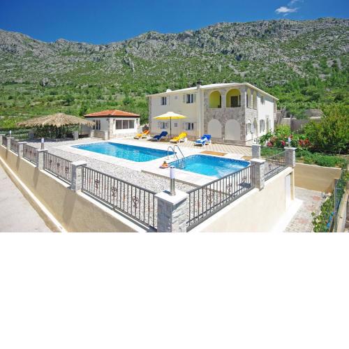 Vila Nova with private heating pool and jacuzzi