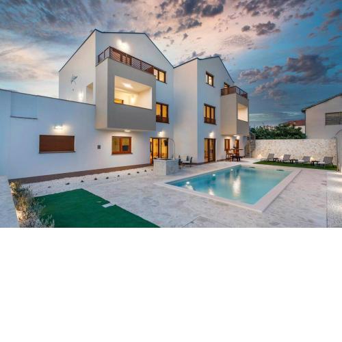 Vila Rušinac - private heated pool