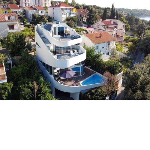 Vila Tina , Pješčana Uvala
