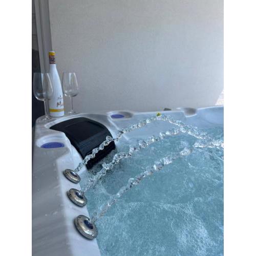 Villa AISHA with private jacuzzi